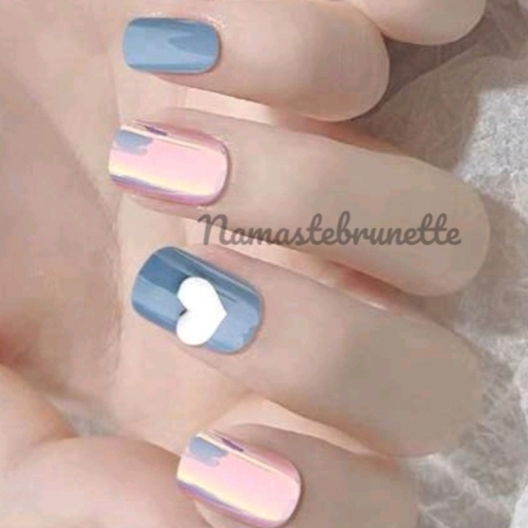 3D Hearts & Iridescent Press On Nails - Picture 7 of 15